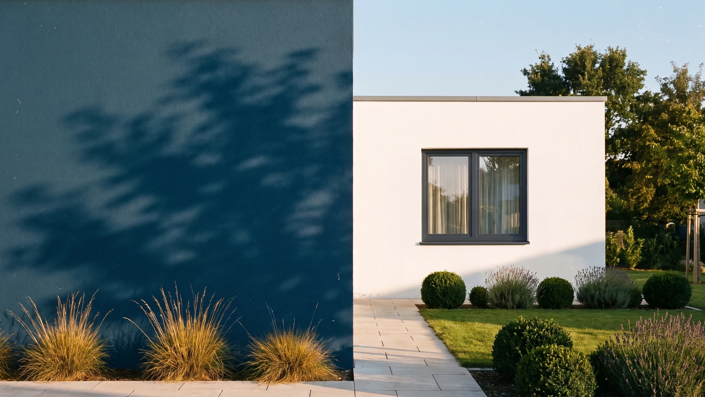Casa con finestra Alu-Futural Reno BUDVAR sulla parete del marchio — vista esterna