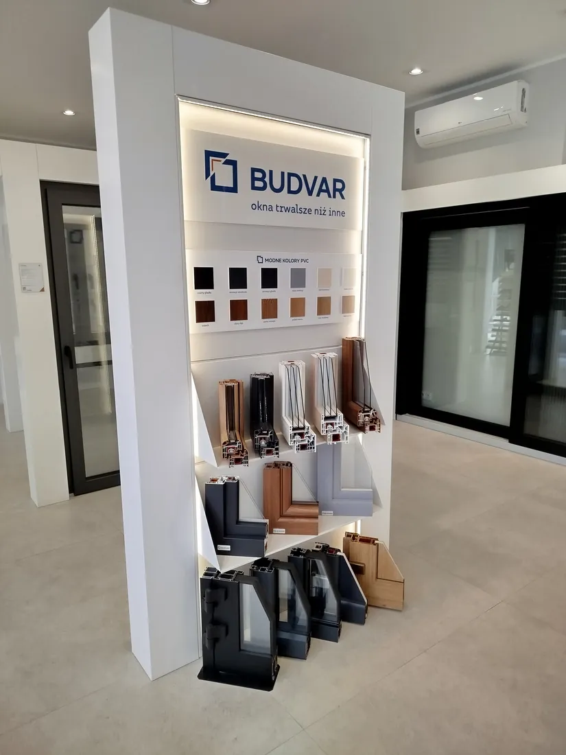 Sezioni di profili e campionario colori — Salon Budvar Łódź
