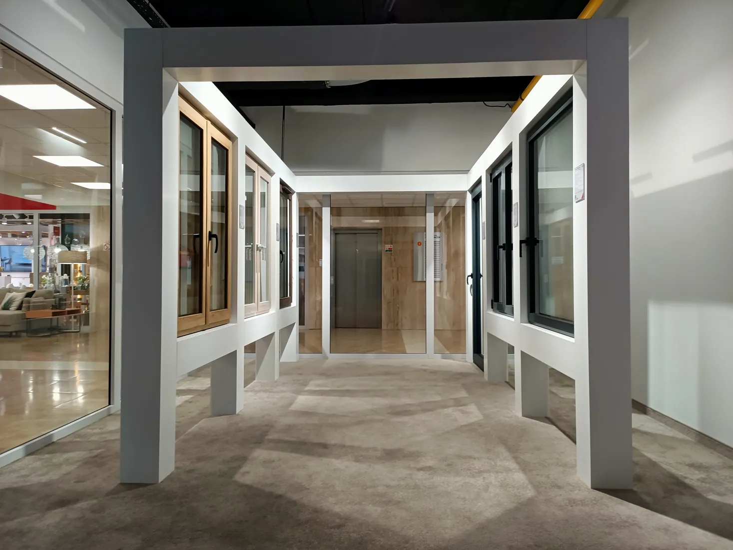 La galleria delle finestre — Salon BUDVAR Poznań – Galeria Arkada
