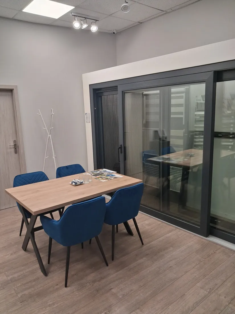 Ampia vetrata di uno scorrevole da terrazza — Salon BUDVAR Wrocław
