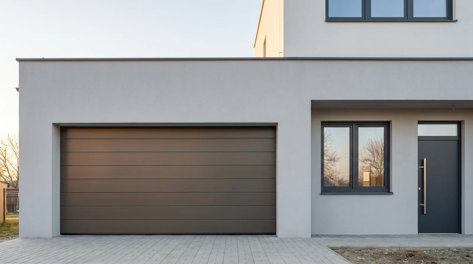 Come scegliere un portone da garage: isolamento, sicurezza, comfort